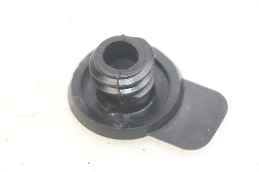 photo de BOUCHON RESERVOIR HUILE RIDE RACE 2T 50 (2012 - 2017) - Zoom état d’usage