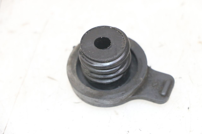 photo de BOUCHON RESERVOIR HUILE APRILIA RALLY AC 50 (1995 - 2004) - Détail de la pièce