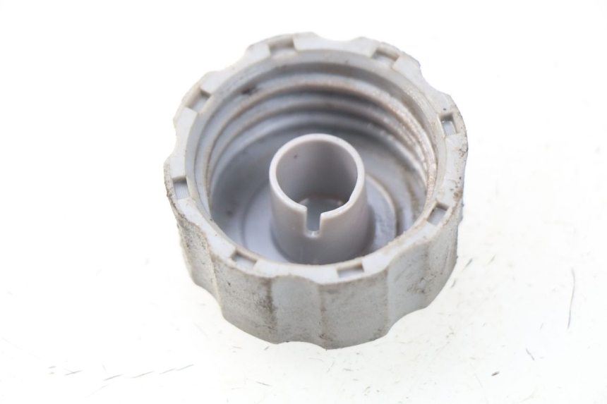 photo de BOUCHON RESERVOIR HUILE HONDA SJ BALI 50 (1996 - 1999) - Détail de la pièce