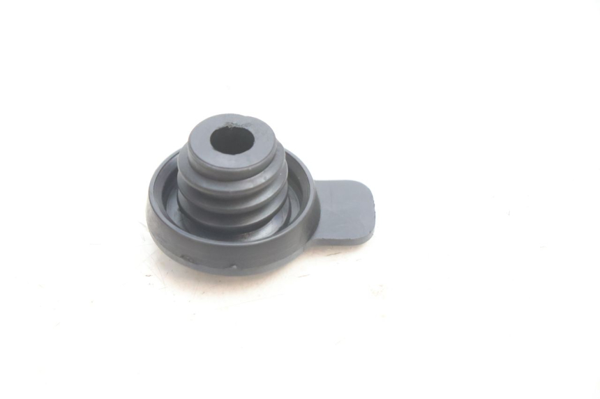photo de BOUCHON RESERVOIR HUILE KYMCO SUPER 8 2T 50 (2007 - 2013) - Autre angle de vue