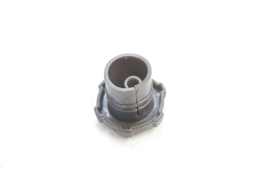 photo de BOUCHON RESERVOIR HUILE PIAGGIO VESPA PRIMAVERA 2T 50 (2013 - 2018) - Autre angle de vue