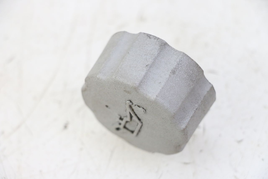 photo de BOUCHON RESERVOIR HUILE HONDA X8R 50 (1998 - 2003) - Zoom état d’usage