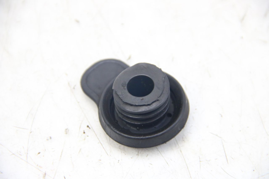 photo de BOUCHON RESERVOIR HUILE YAMAHA XMAX X-MAX 125 (2006 - 2009) - Détail de la pièce