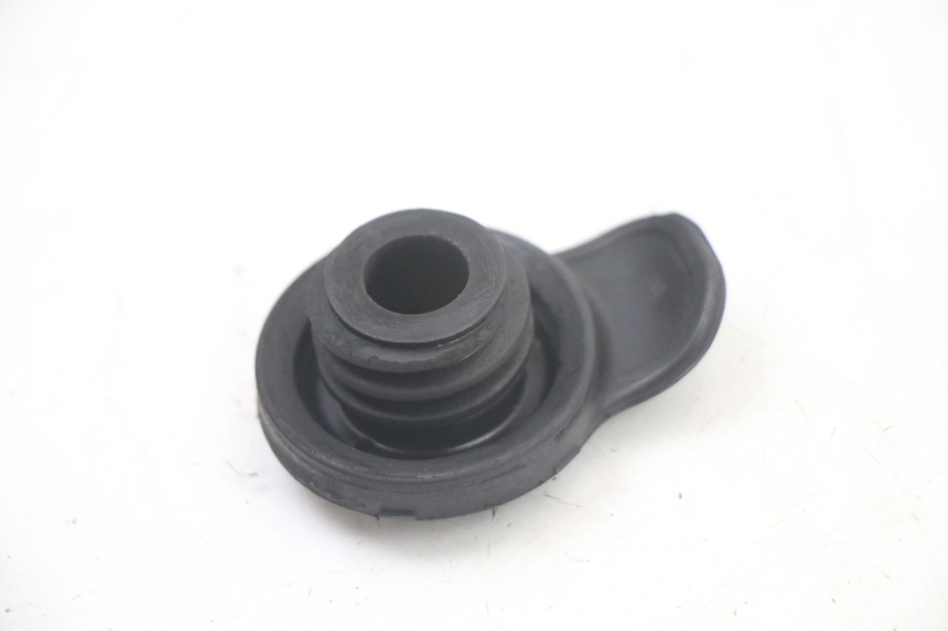 photo de BOUCHON RESERVOIR HUILE YAMAHA BW'S NG NEXT GENERATION 50 (1996 - 2003) - Zoom état d’usage