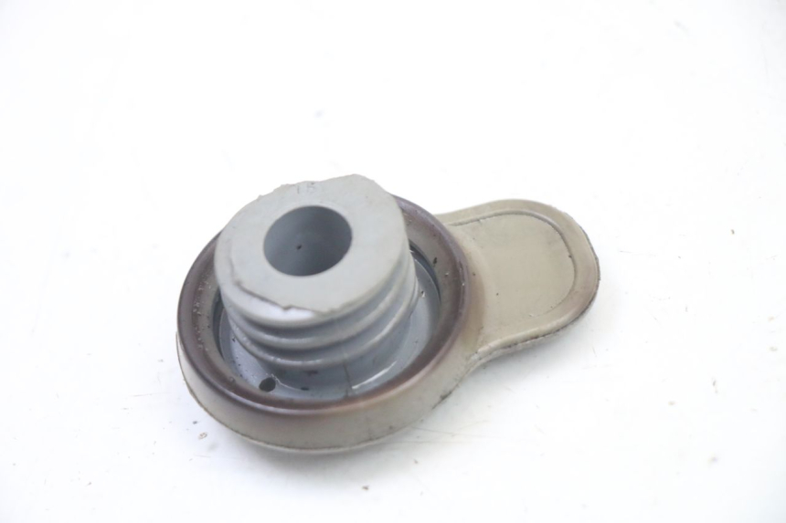 photo de BOUCHON RESERVOIR HUILE YAMAHA TZR 50 (2008 - 2016) - Zoom état d’usage