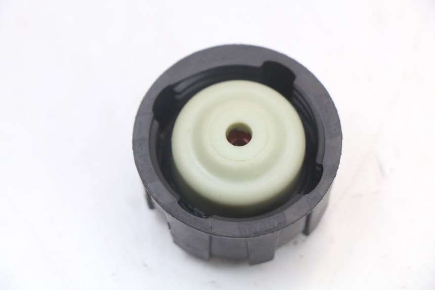 photo de BOUCHON VASE EXPANSION GILERA DNA 50 (2000 - 2007) - Zoom état d’usage