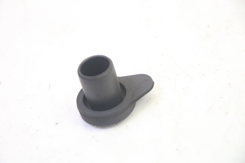 photo de BOUCHON VASE EXPANSION HONDA FES S-WING SWING ABS 125 (2007 - 2015) - Autre angle de vue