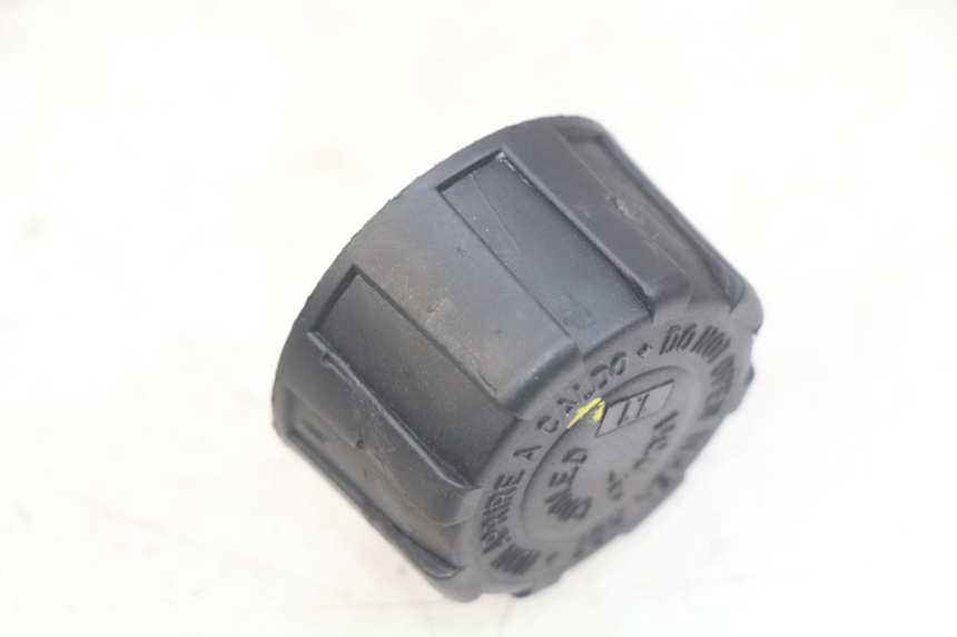 photo de BOUCHON VASE EXPANSION GILERA GP 800 (2007 - 2013) - Détail de la pièce