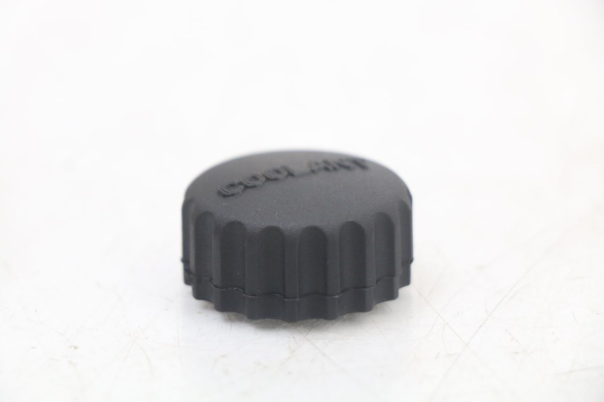 photo de BOUCHON VASE EXPANSION HUSQVARNA SVARTPILEN 401 (2018 - 2023) - Zoom état d’usage