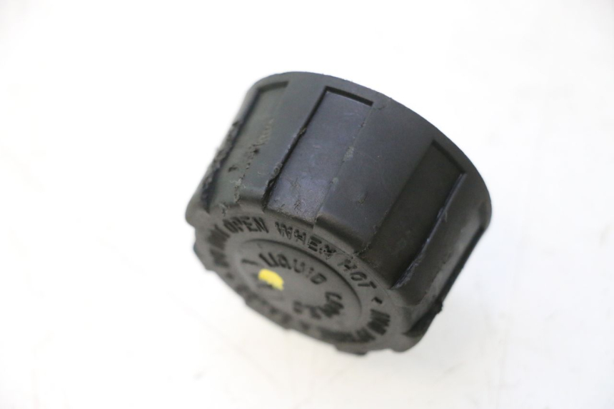 photo de BOUCHON VASE EXPANSION PIAGGIO MP3 500 (2011 - 2015) - Autre angle de vue