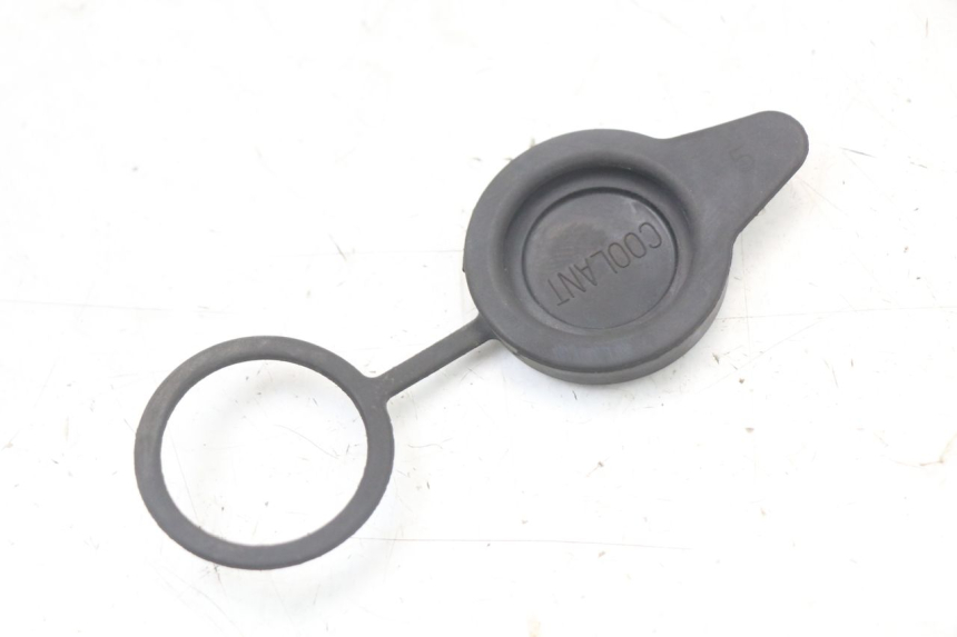 photo de BOUCHON VASE EXPANSION PEUGEOT BELVILLE 125 (2017 - 2021) - Autre angle de vue