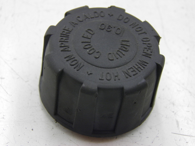 photo de BOUCHON VASE EXPANSION PIAGGIO BEVERLY 125 (1998 - 2005) - Vue principale