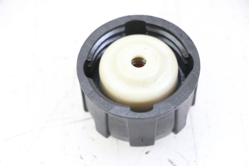 photo de BOUCHON VASE EXPANSION PIAGGIO BEVERLY 125 (1998 - 2005) - Détail de la pièce