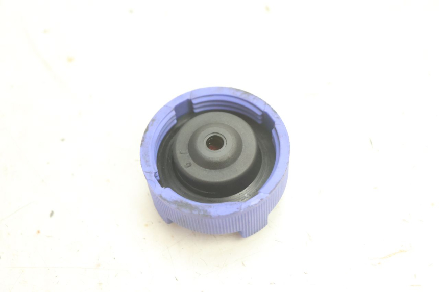 photo de BOUCHON VASE EXPANSION PEUGEOT SATELIS 125 (2013 - 2018) - Autre angle de vue