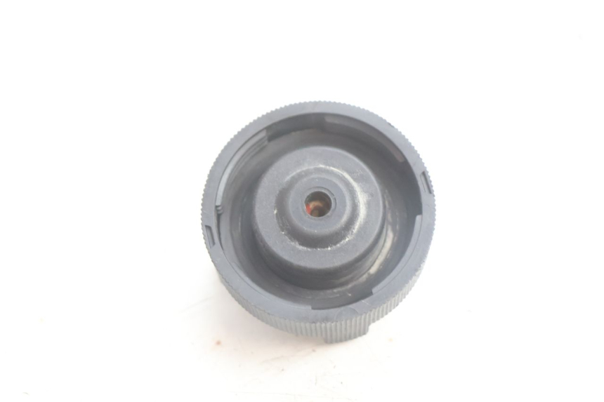 photo de BOUCHON VASE EXPANSION APRILIA SCARABEO GT 125 (1999 - 2007) - Autre angle de vue