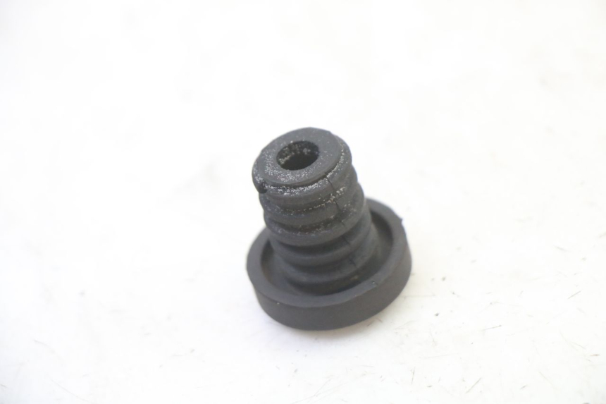 photo de BOUCHON VASE EXPANSION SUZUKI SV S 650 (2003 - 2009) - Autre angle de vue