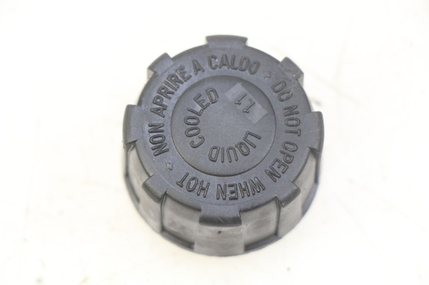 photo de BOUCHON VASE EXPANSION PIAGGIO X8 125 (2004 - 2007) - Vue principale