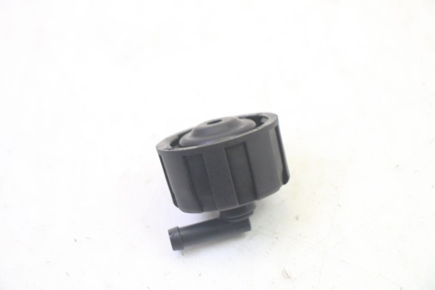 photo de BOUCHON VASE EXPANSION YAMAHA YP MAJESTY 125 (2007 - 2010) - Autre angle de vue