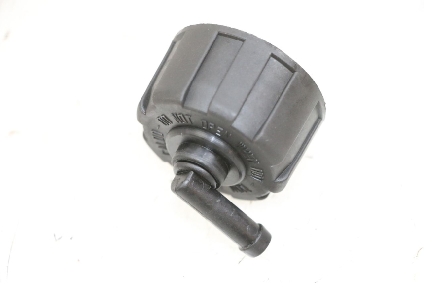 photo de BOUCHON VASE EXPANSION YAMAHA YP MAJESTY 125 (2002 - 2006) - Zoom état d’usage