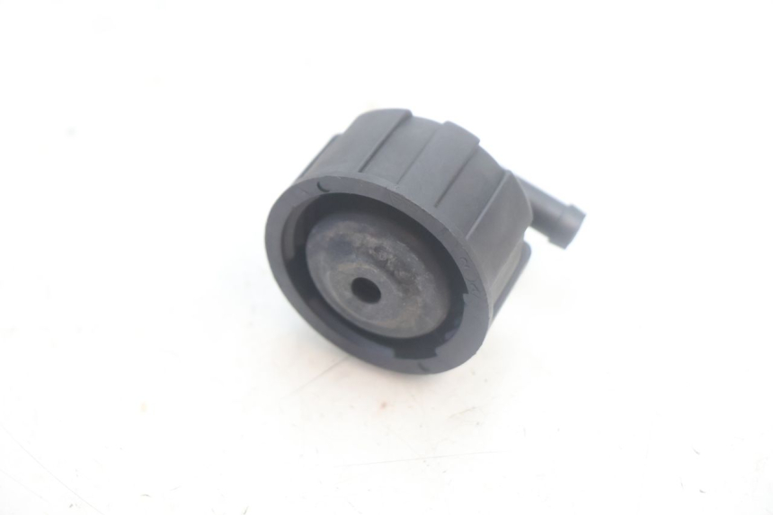 photo de BOUCHON VASE EXPANSION YAMAHA YP MAJESTY 125 (2002 - 2006) - Autre angle de vue