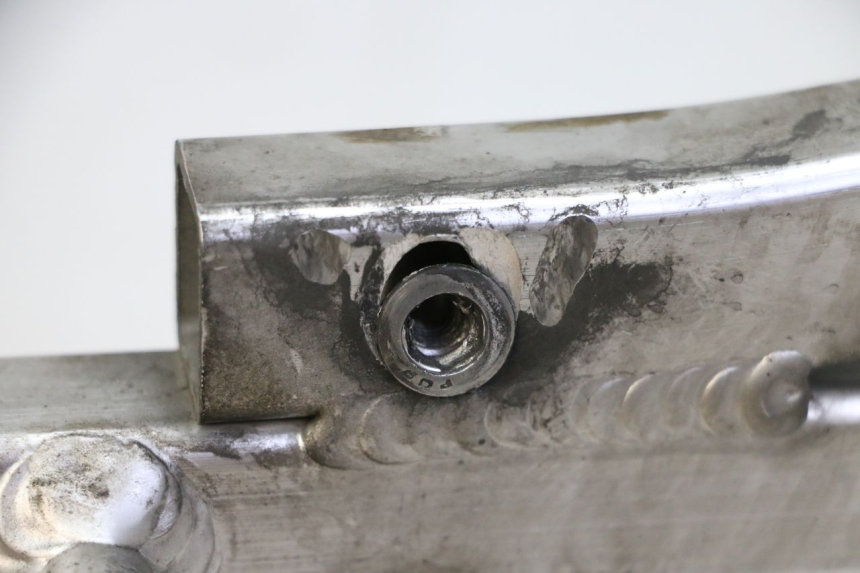 photo de BOUCLE CADRE ARRIERE HONDA CBR RR FIREBLADE 900 (1992 - 1994) - Détail de la pièce