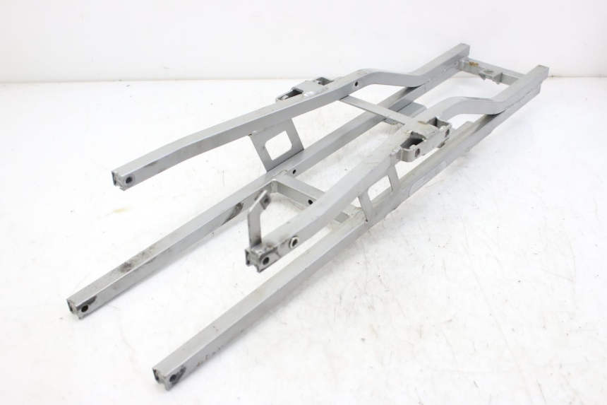 photo de BOUCLE CADRE ARRIERE DERBI GPR 50 (2004 - 2009) - Points de fixation