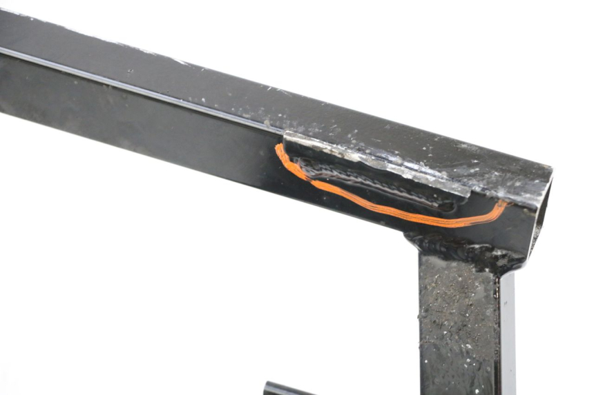 photo de BOUCLE CADRE ARRIERE KAWASAKI GPZ RX 1000 (1986 - 1988) - Zoom état d’usage