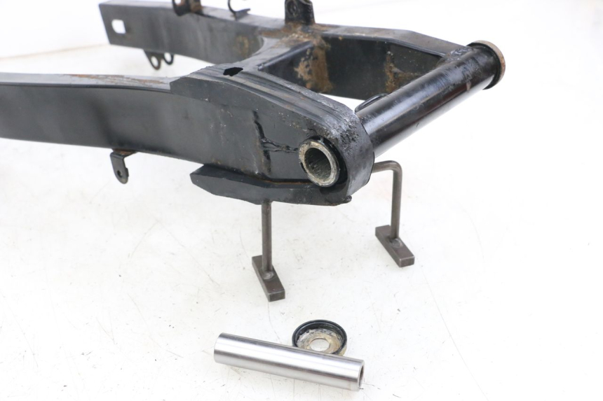 photo de Swingarm HYOSUNG GV AQUILA 125 (2000 - 2009) - Détail de la pièce