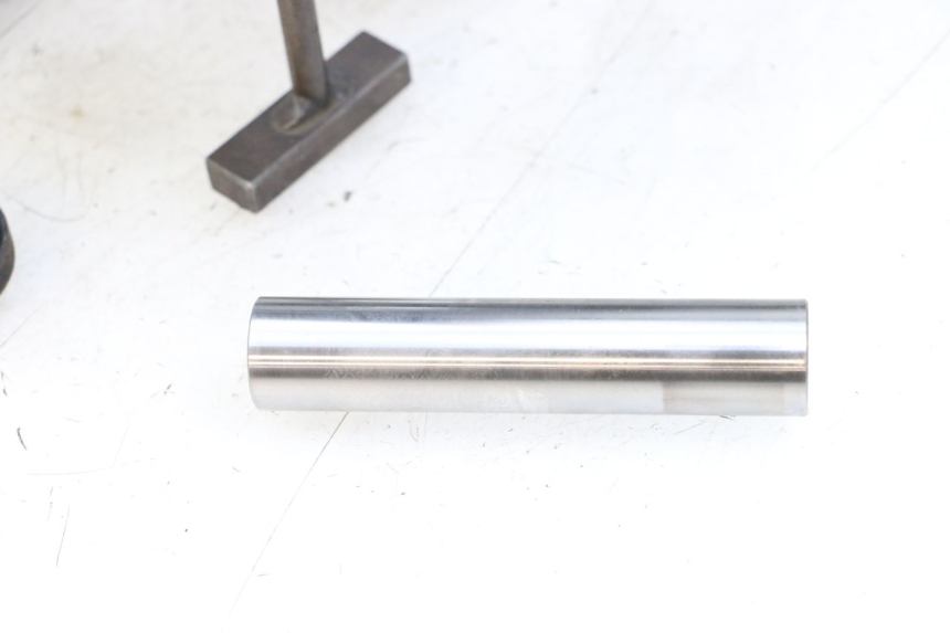 photo de Swingarm HYOSUNG GV AQUILA 125 (2000 - 2009) - Vue d’ensemble