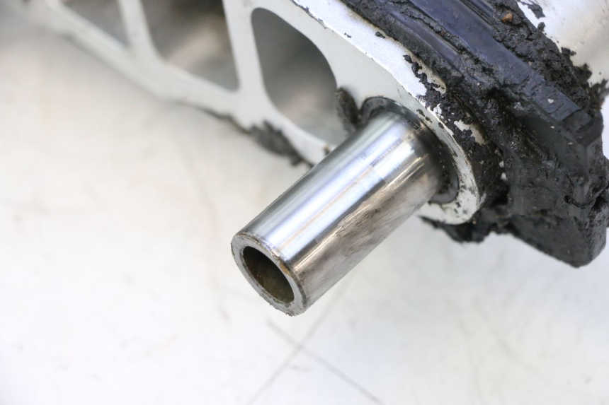 photo de BRAS OSCILLANT HONDA CB F HORNET 600 (2005 - 2006) - Gros plan technique