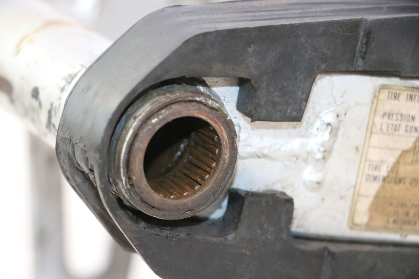 photo de BRAS OSCILLANT SUZUKI DR S 600 (1985 - 1989) - Zoom état d’usage