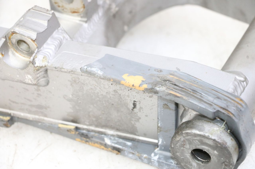 photo de BRAS OSCILLANT YAMAHA FJ 36Y 1100 (1984 - 1985) - Gros plan technique