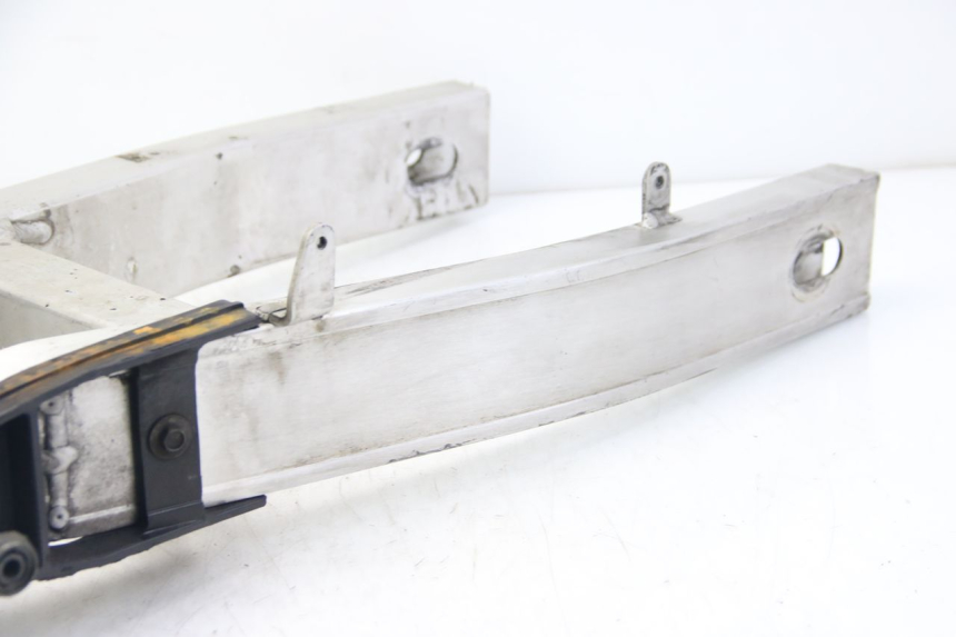 photo de BRAS OSCILLANT YAMAHA FZS FAZER 600 (2001 - 2003) - Gros plan technique