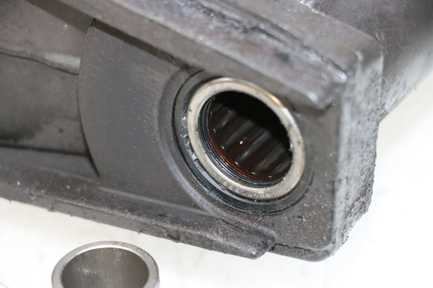 photo de BRAS OSCILLANT SUZUKI GSR 750 (2011 - 2017) - Autre angle de vue