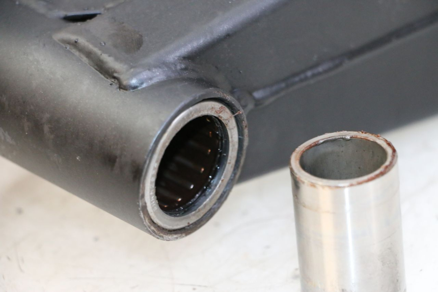 photo de BRAS OSCILLANT SUZUKI GSR 750 (2011 - 2017) - Gros plan technique