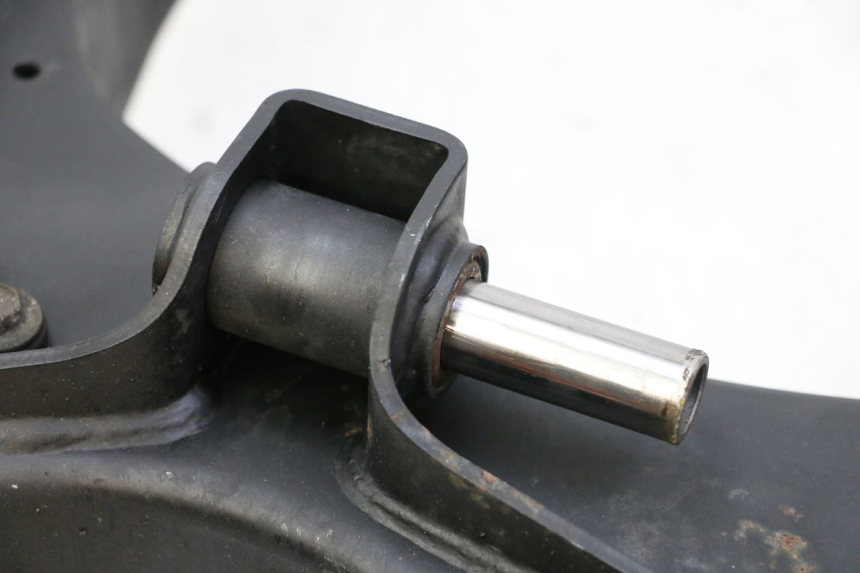 photo de BRAS OSCILLANT SUZUKI GSR 750 (2011 - 2017) - État de surface