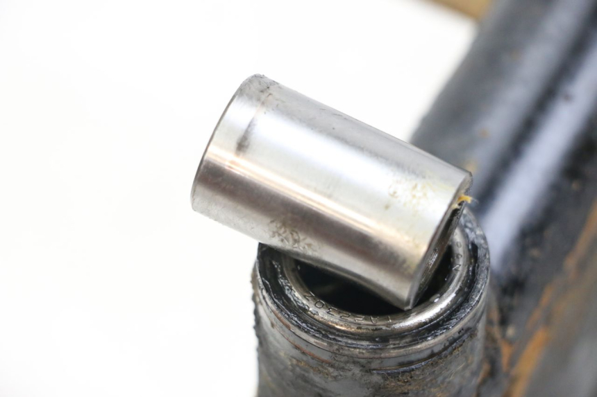 photo de BRAS OSCILLANT SUZUKI GSX E 250 (1982 - 1983) - Zoom état d’usage