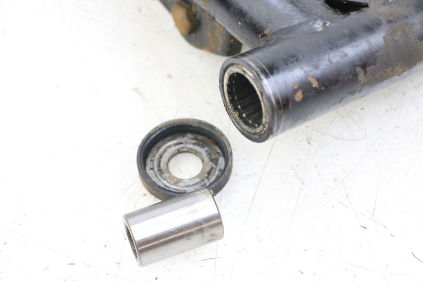 photo de BRAS OSCILLANT SUZUKI GSX E 250 (1982 - 1983) - Gros plan technique