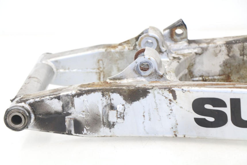 photo de BRAS OSCILLANT SUZUKI GSXF GSX F 600 (1988 - 1997) - Gros plan technique