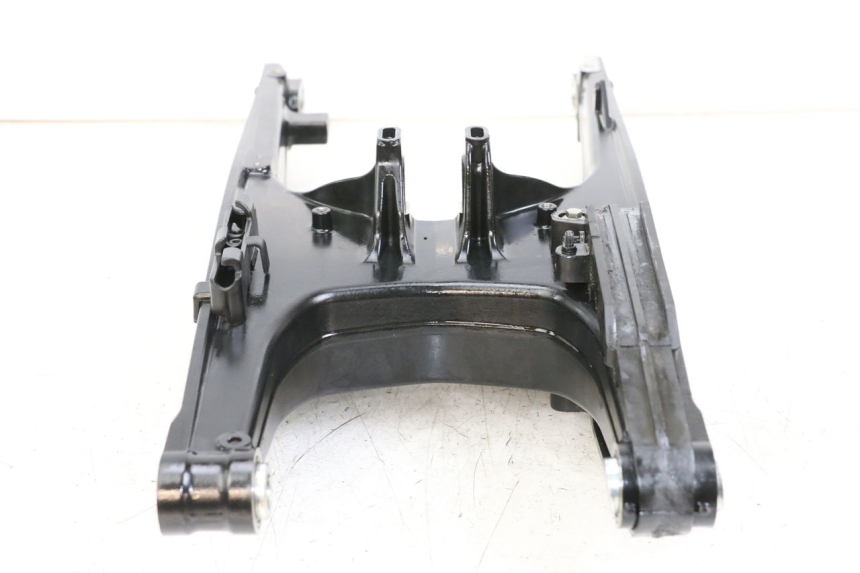 photo de BRAS OSCILLANT HUSQVARNA SVARTPILEN 401 (2018 - 2023) - Détails caractéristiques