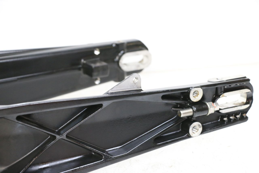 photo de BRAS OSCILLANT HUSQVARNA SVARTPILEN 401 (2018 - 2023) - Marquages et références