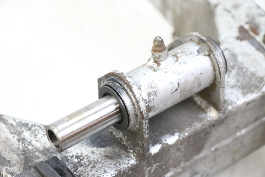 photo de BRAS OSCILLANT KAWASAKI ZR7 ZR-7 S 750 (1999 - 2004) - Points de fixation