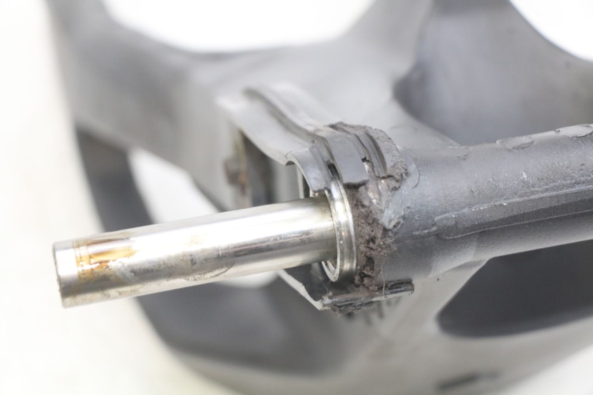 photo de BRAS OSCILLANT YAMAHA MT ABS 125 (2014 - 2018) - Gros plan technique