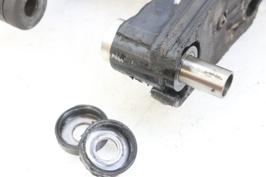 photo de BRAS OSCILLANT TRIUMPH SPEED TRIPLE T301 900 (1994 - 1996) - Points de fixation