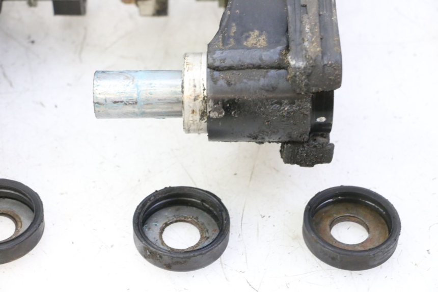 photo de BRAS OSCILLANT TRIUMPH SPRINT 900 (1995 - 1998) - Points de fixation