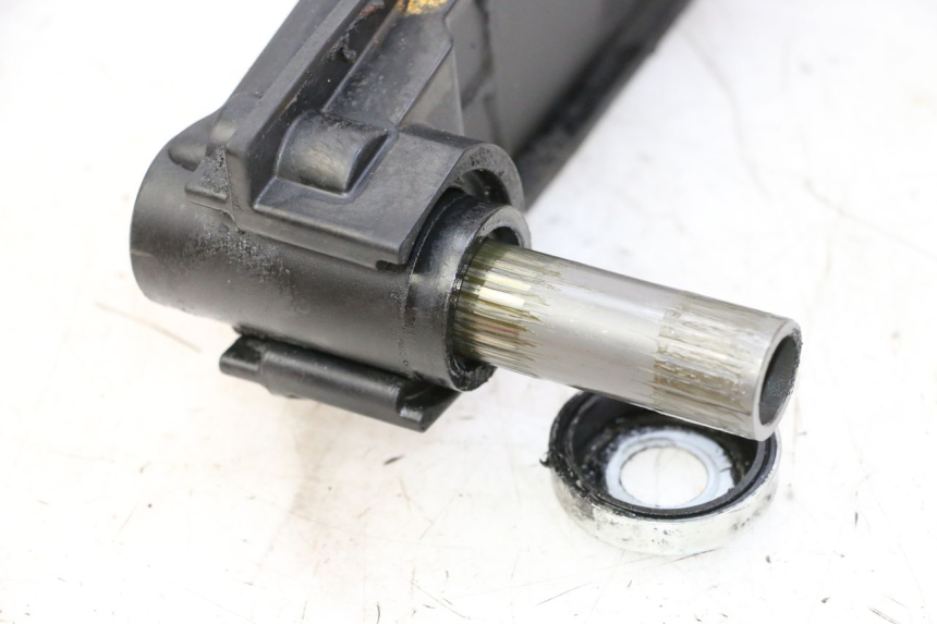 photo de BRAS OSCILLANT YAMAHA XJ6 ABS 600 (2008 - 2016) - Gros plan technique