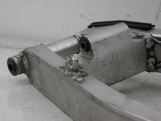 photo de BRAS OSCILLANT YAMAHA FZS FAZER 600 (1998 - 2001) - Autre angle de vue