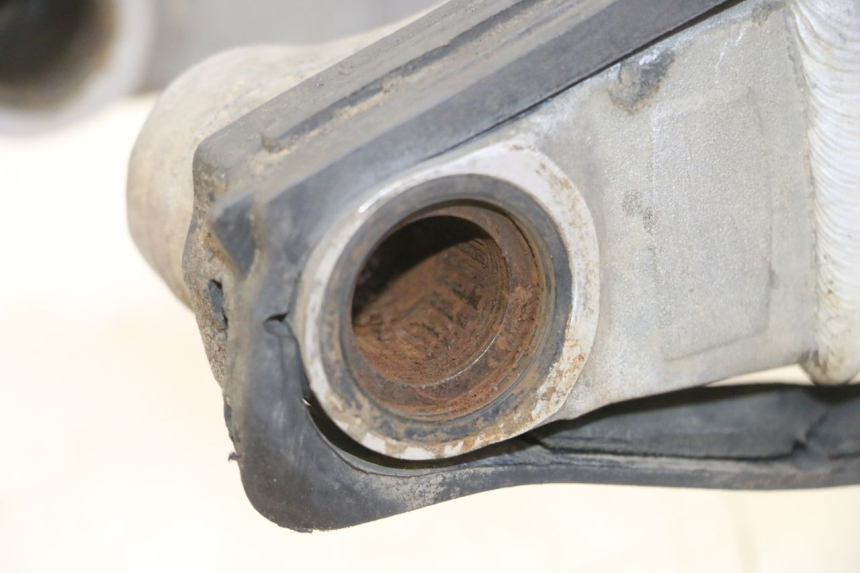 photo de BRAS OSCILLANT YAMAHA YZ-F YZF 250 (2014 - 2018) - Gros plan technique