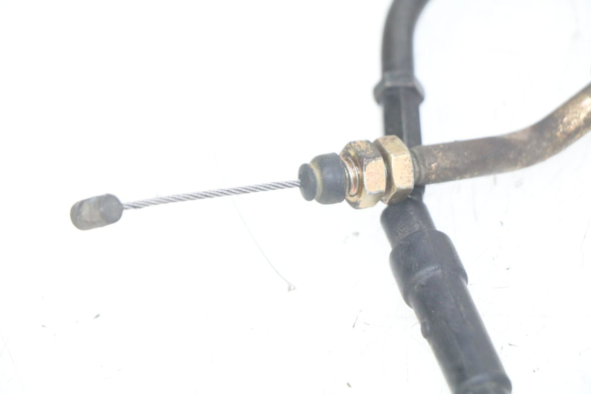 photo de CÂBLE ACCELERATEUR KYMCO AGILITY 16+ 4T 50 (2018 - 2023) - Gros plan technique