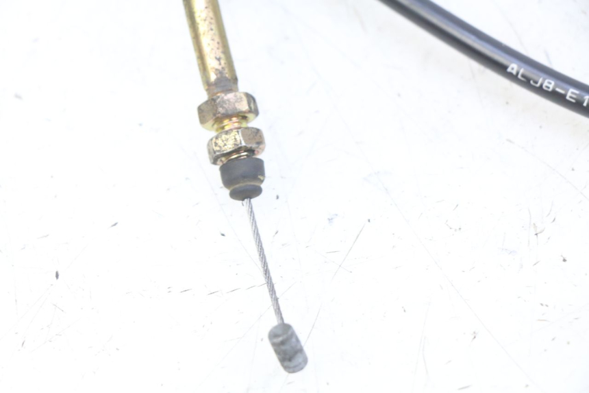 photo de CÂBLE ACCELERATEUR KYMCO AGILITY 16+ 4T 50 (2018 - 2023) - Gros plan technique